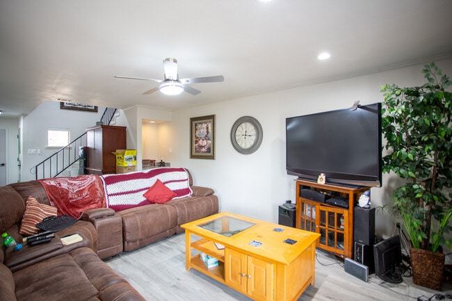 Photo - 207 E Harwood Rd