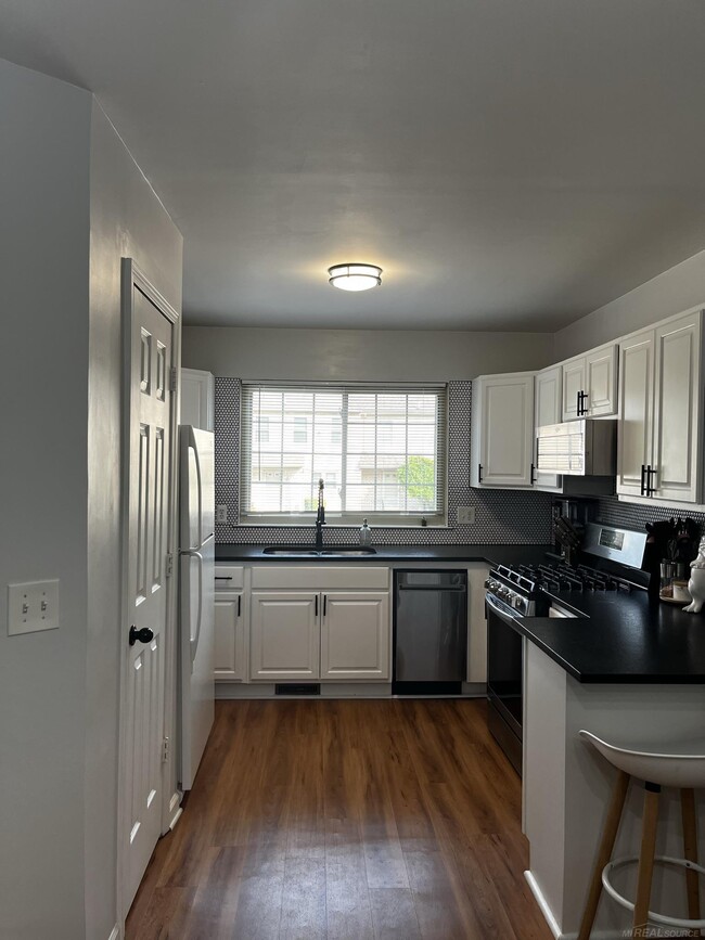 Photo - 37748 Charter Oaks Blvd