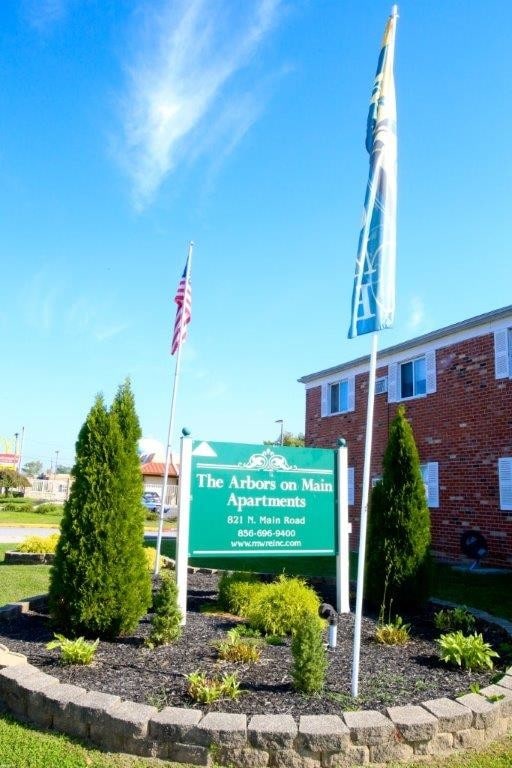 The Arbors on Main Apartments