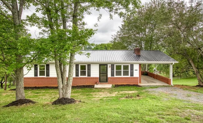 Building Photo - Woodland Hills