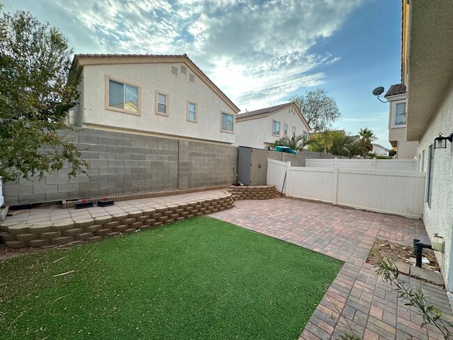 2562 Land Rush Dr