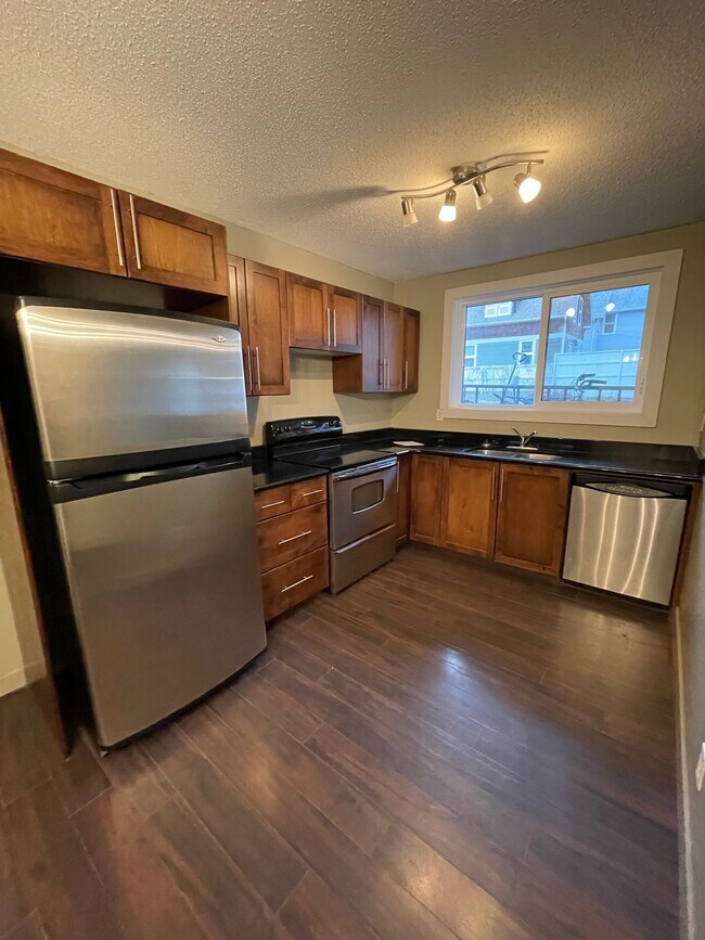 Photo - 601 Lansdowne Ave