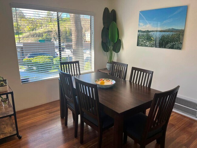 6 Oak Crest Ct