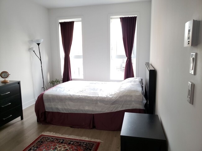 Photo - 6970 Av Victoria Unit 302