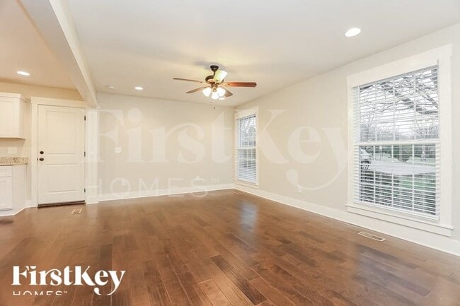 Photo - 208 Beech Dr