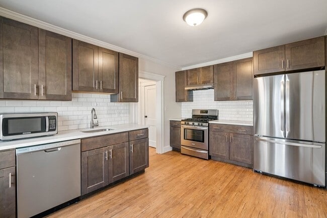 Building Photo - 193 Florence St Unit 1L