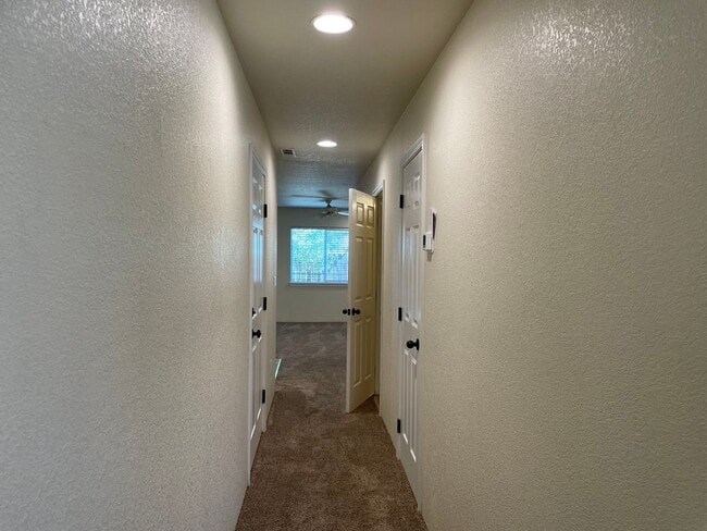 Photo - Very Nice 3 Bedroom 2.5 Bathroom Townhome ...