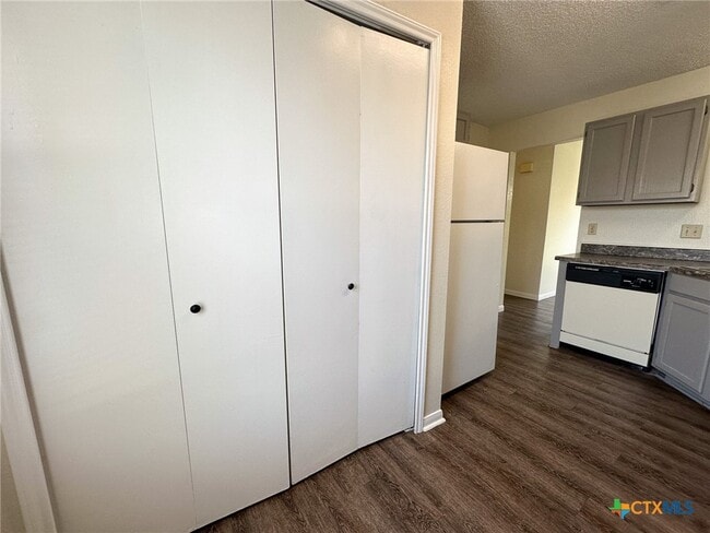 Photo - 2211 Barry Dr