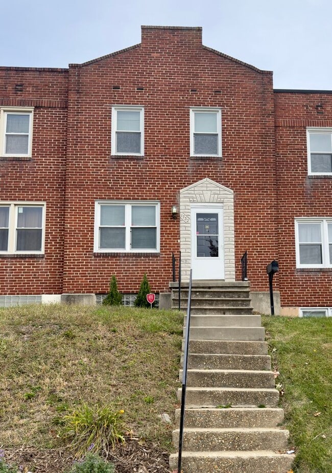 Building Photo - Charming 3 Bedroom/1.5 Bathroom in Parkvil...