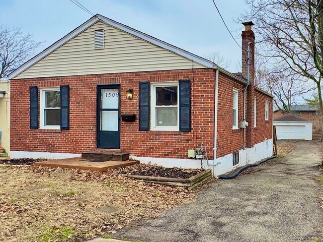 Photo - 1309 Gerst Ave