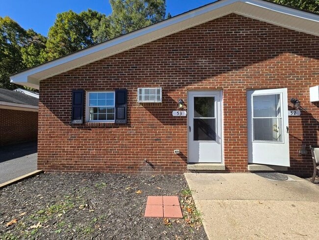 Building Photo - 6100 Strathmore Rd Unit 53