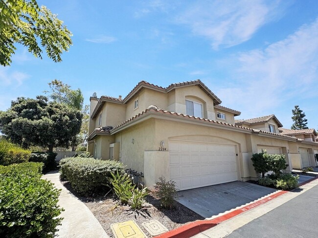 Building Photo - Your Next Home Awaits! Modern 4BR, 3BA Bea...