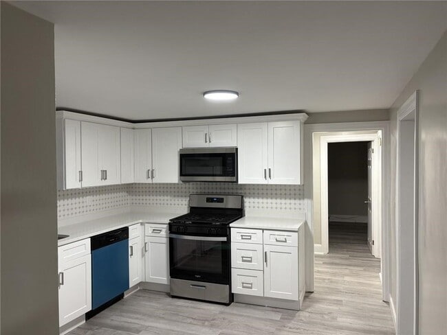 Photo - 610 Killingly St Unidad 2