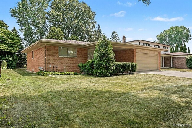 Photo - 35656 Saxony Dr
