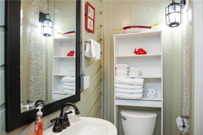 Photo - 1000 Sea Island Rd