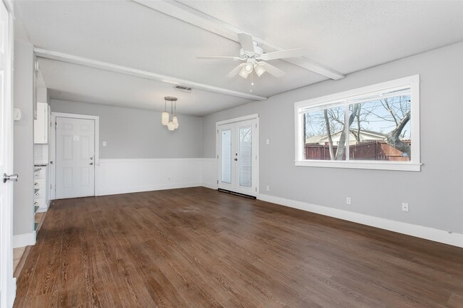 Photo - 2121 Travis Dr