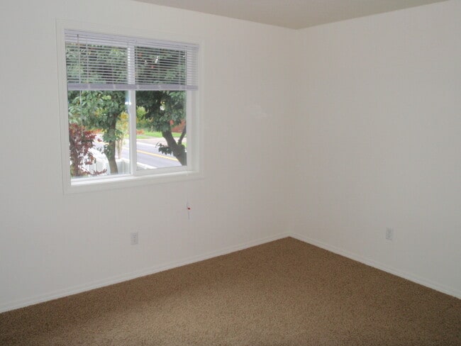 Photo - **BEAUTIFUL 3B/2.5Ba HOME IN DESIRABLE FIS...