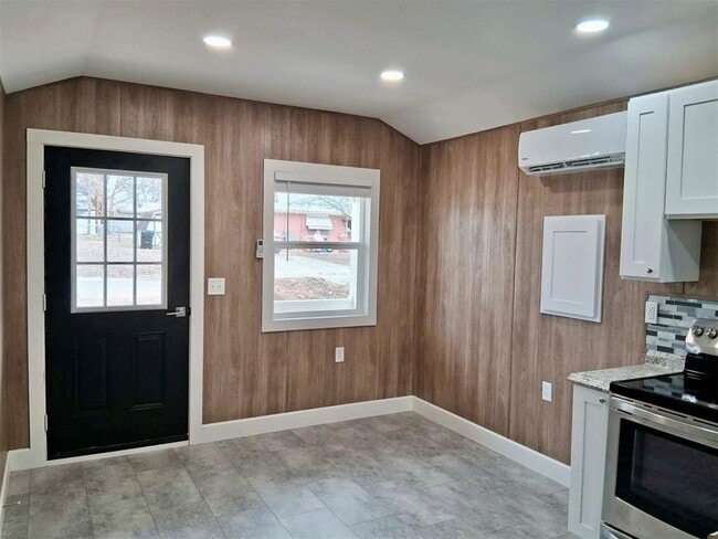 Photo - 303 S Arkansas Ave