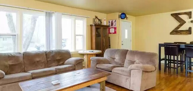 Photo - Beautiful Home Near the University!