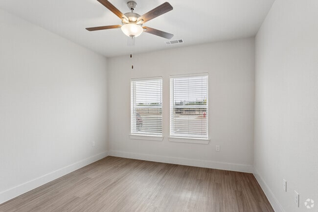 1BR, 1BA - 750SF - Bedroom