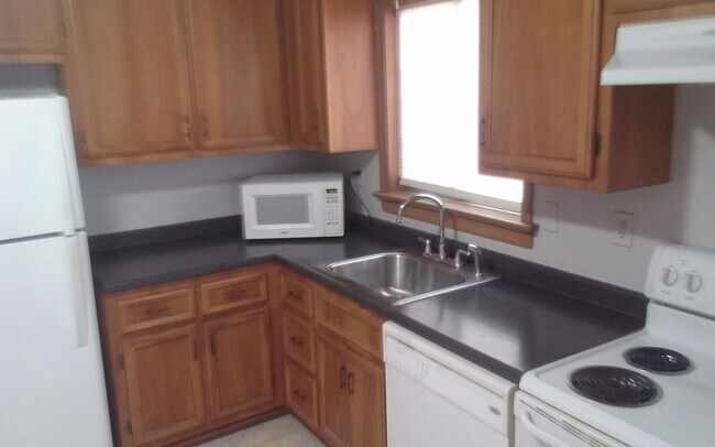 Photo - 3 bedroom 2 bath Tri-level Home In western...