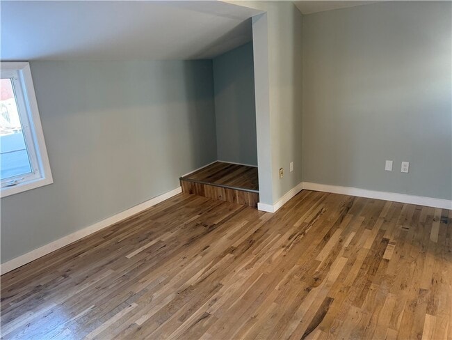 Photo - 125 W Market St