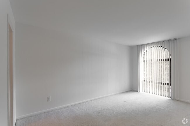 1BR, 1BA - 850SF