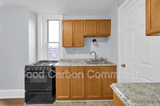 Building Photo - 131 Allen St Unit 12