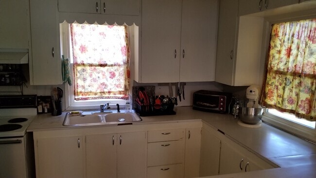 Photo - VIDEOTOUR: Want To Live Near Downtown Bend? Adorable Cottage Available Soon! PETS WELCOME