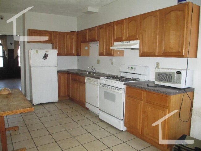Building Photo - 4 BR Apartment_Brookline_Students Welcome
