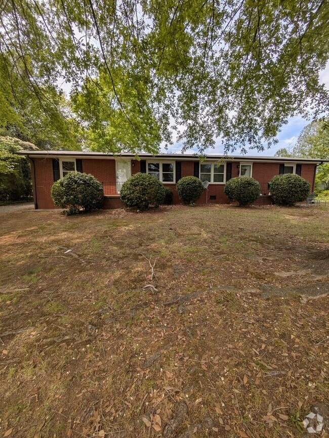 Building Photo - Recently Renovated 2BD/1BA Duplex in Hickory! Rental