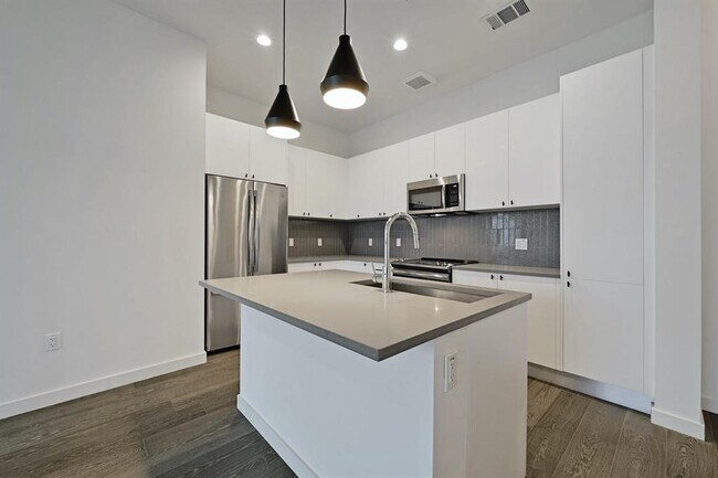 Photo - 800 Embassy Dr Unit 329