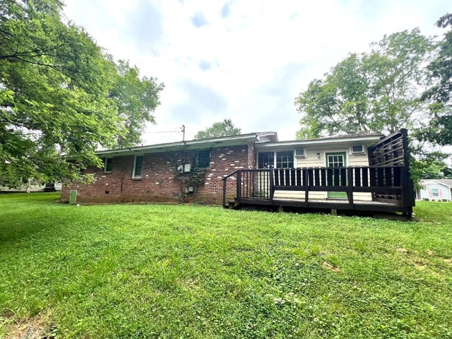 Photo - 207 Mitchell St