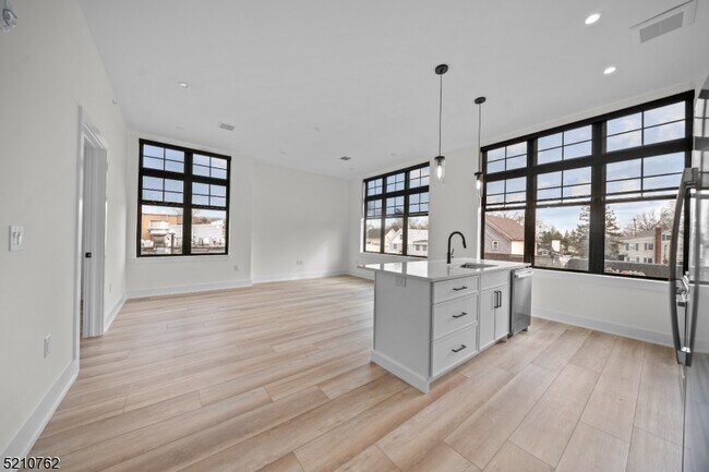 Photo - 1 Union Ave Unidad 201