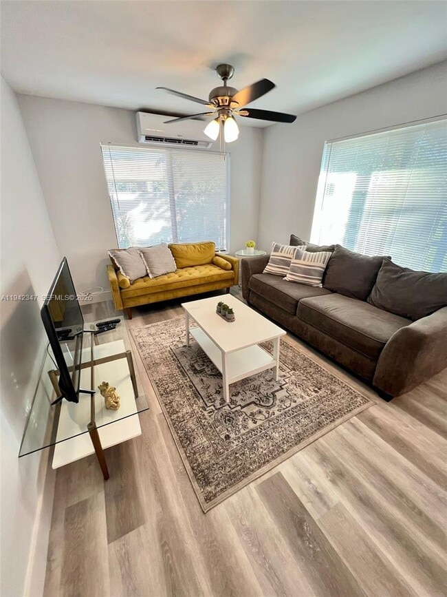 Building Photo - 1016 NE 17th Ave Unit 5