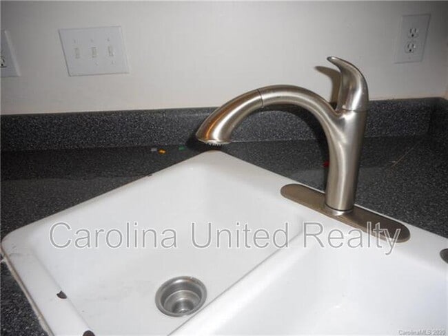 Photo - 1957 University Heights Ln