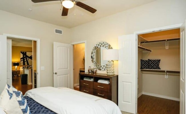 Building Photo - 1 bedroom in Richmond TX 77406 Unit 1292 Rental