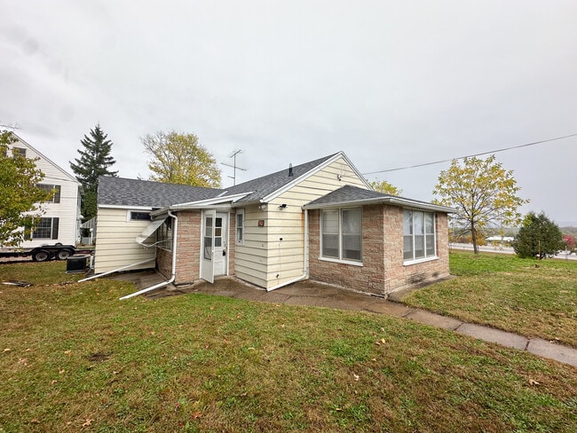 Photo - 419 S Oak St