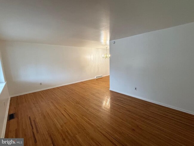 Photo - 8835 Roosevelt Blvd