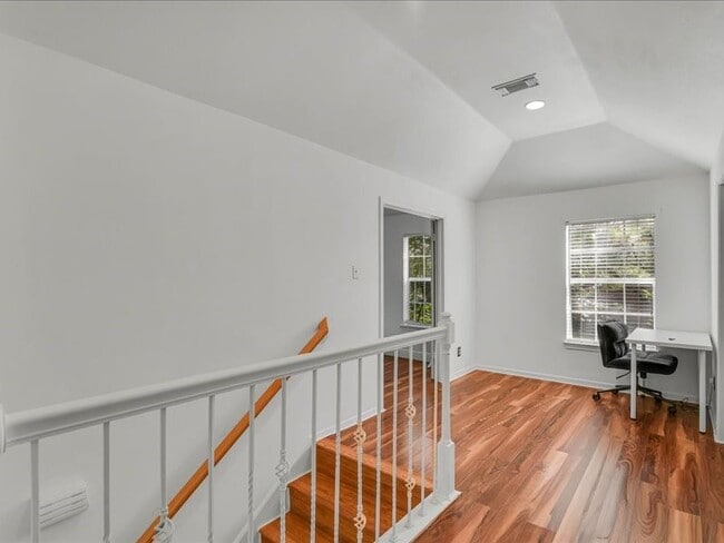 Building Photo - 4610 Cobb Cir Dr