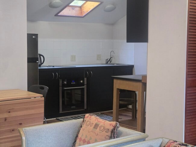 1043 Alamosa Dr Unidad 1 Bedroom Apartment