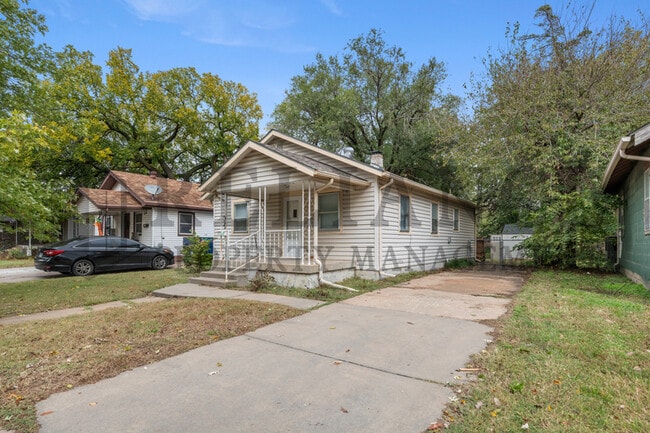 Photo - 222 S Edwards Ave