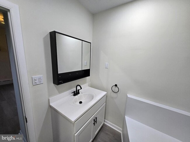 Building Photo - 200 E Market St Rental