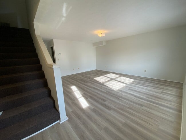 Northside Bloomington 3BR/2.5BA Townhome - Northside Bloomington 3BR/2.5BA Townhome