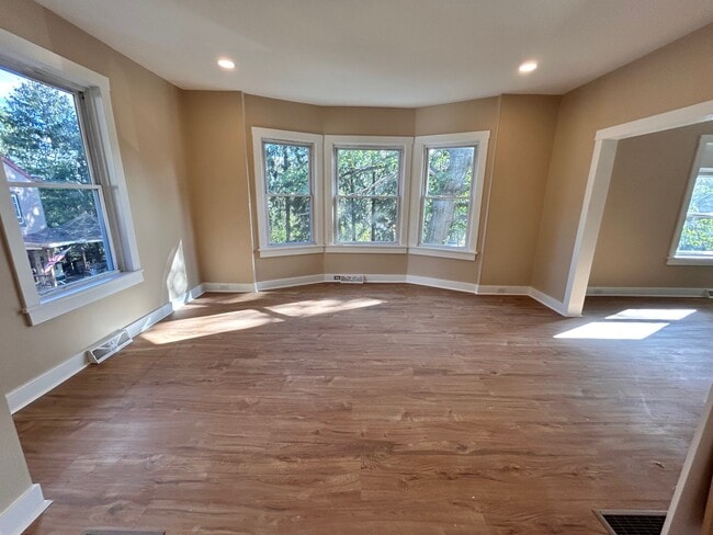 Photo - 415 Woodside Ave