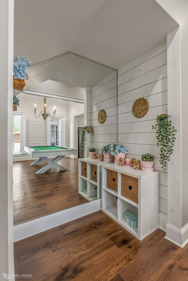 Photo - Oak Alley Neighborhood!