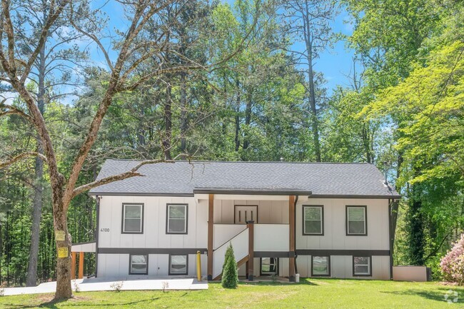 Building Photo - Your New Home Awaits!