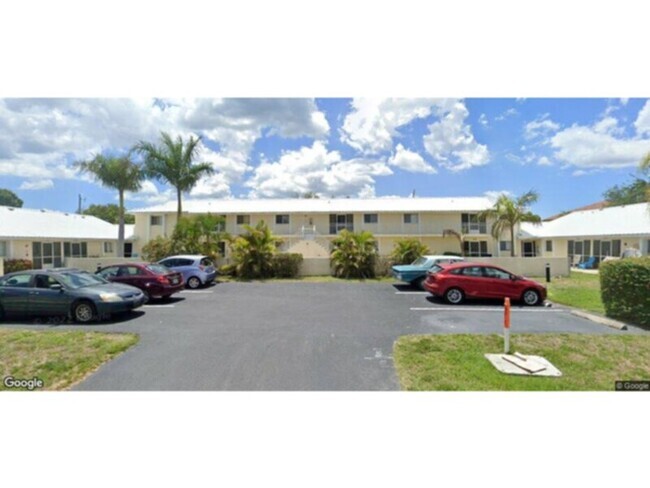 Building Photo - 2 Bedroom/2 Bath Condo! SW Cape Coral near...