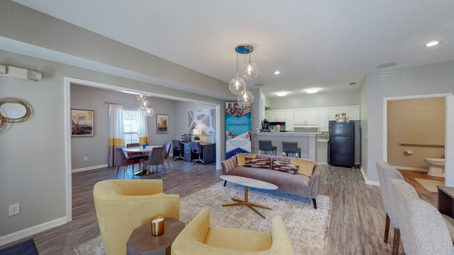 Photo - Broad on the Green