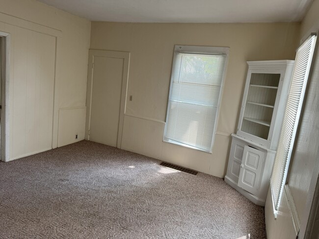 Photo - 902 5th Ave